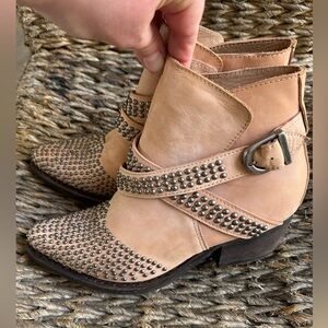 Studded Tan Ankle Boots Jeffrey Campbell, Free people leather studded boots new